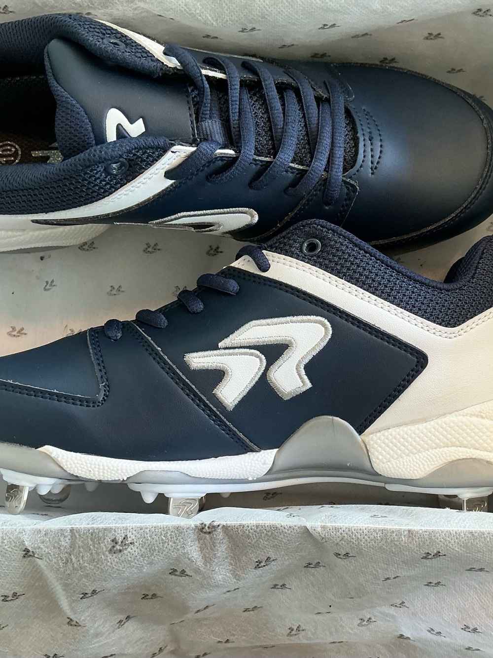 Women’s Ringor Metal Navy and White Athletic Cleats Size 10